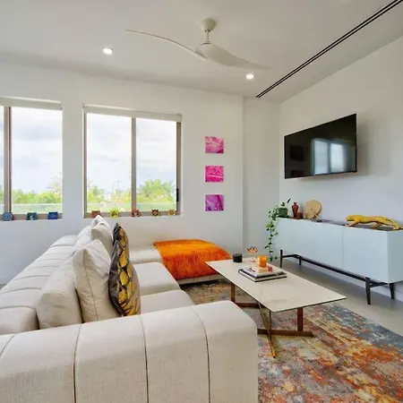 Luxury Condo At Harbour Walk